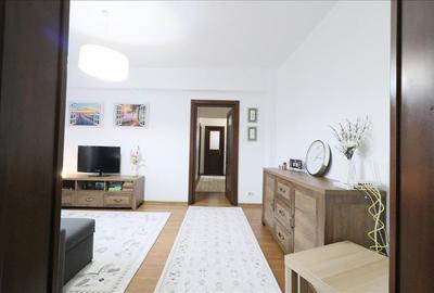 Apartament cu 4 camere semidecomandat în Tătărași