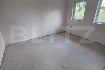 Casă cu 4 camere cu Teren 505 Mp în Crișeni