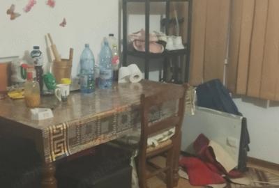 Garsonieră decomandată în Schela