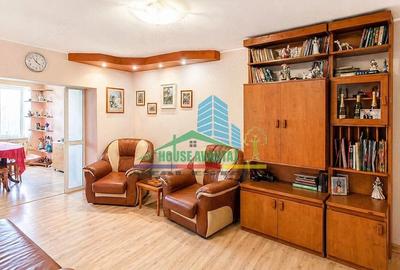 Apartament cu 3 camere decomandat în Gară