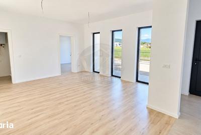 Casă cu 3 camere cu Teren 300 Mp în Micești