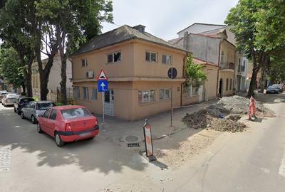 Casă individuală cu 5 camere cu Teren 215 Mp în Central