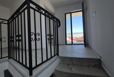 Casă cu 5 camere cu Teren 200 Mp în Lumina