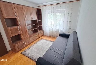 Apartament cu 3 camere decomandat în Iosia