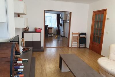 Apartament cu 4 camere decomandat în Trivale - 2