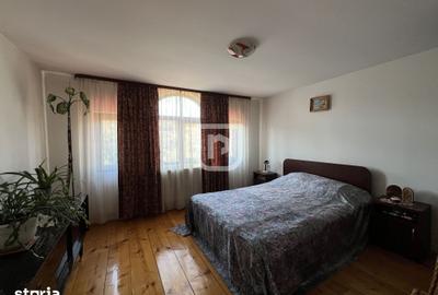 Casă cu 6 camere cu Teren 1498 Mp în Central