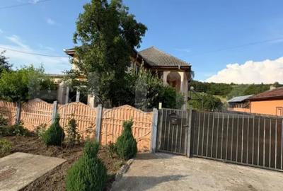 Casă cu 5 camere cu Teren 1000 Mp în Central - 1