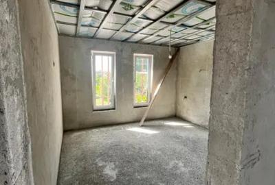 Casă cu 5 camere cu Teren 250 Mp în Central