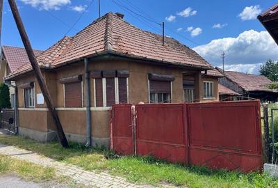 Casă cu 4 camere în Morăreni