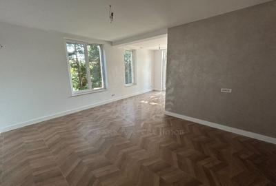 Casă cu 4 camere cu Teren 140 Mp în Păulești