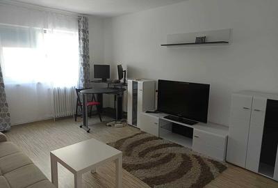 Apartament cu 3 camere decomandat în Nicolina - 2