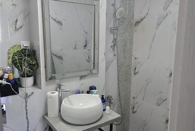 Apartament cu 2 camere decomandat în Titan