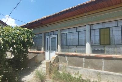 Casă cu 4 camere cu Teren 1700 Mp în Brăniștari - 9