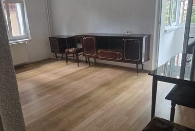Apartament cu 2 camere decomandat în Drumul Carului