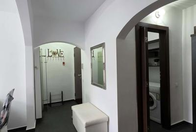 Apartament cu 3 camere semidecomandat în Central - 11