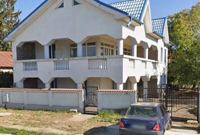 Casă cu 4 camere cu Teren 421 Mp în Exterior Vest