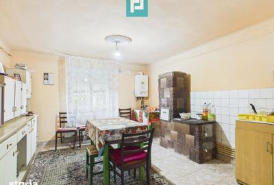Casă cu 6 camere cu Teren 1496 Mp în Central