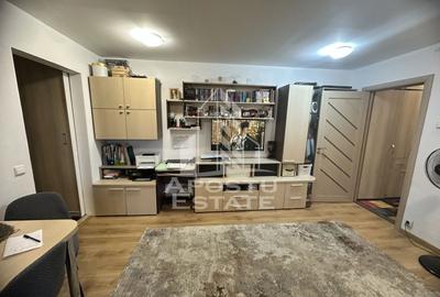 Apartament cu 3 camere semidecomandat, mobilat în Buziașului