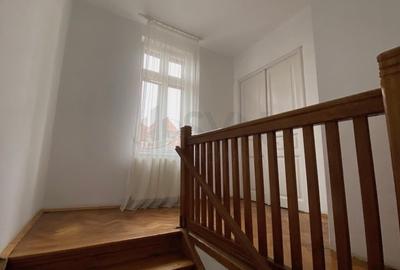 Apartament cu 7 camere semidecomandat, mobilat în Capitale - 16