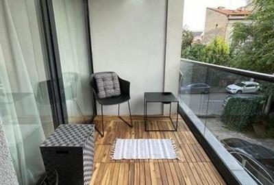 Apartament cu 3 camere decomandat în P-ța Victoriei - 1