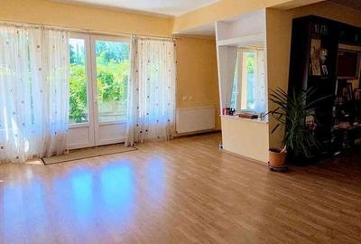 Casă cu 5 camere cu Teren 528.29 Mp în Central