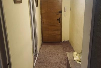 Apartament cu 2 camere semidecomandat în Aradului