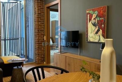 Apartament cu 3 camere semidecomandat în Victoriei
