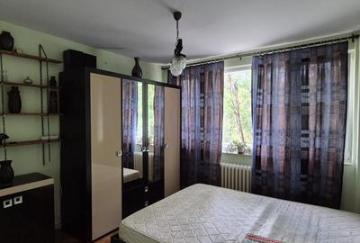 Apartament cu 2 camere semidecomandat în Aleea Carpați