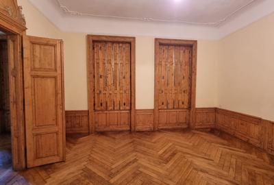 Apartament cu 3 camere semidecomandat în Central