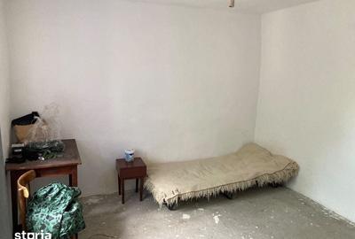 Casă cu 3 camere cu Teren 60 Mp în Petroșani