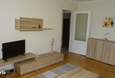 Apartament cu 3 camere semidecomandat în Central