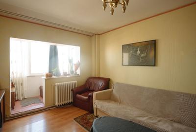 Apartament cu 4 camere semidecomandat în Mărgeanului