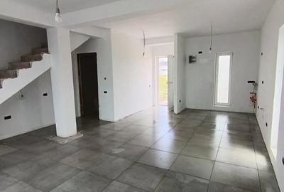 Casă cu Teren 333 Mp în Sânandrei - 1