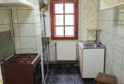 Apartament cu 3 camere semidecomandat în Alexandru cel Bun