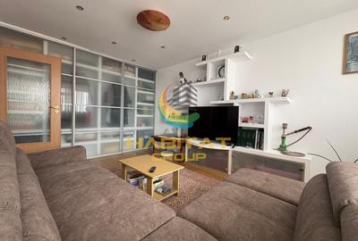 Apartament cu 3 camere decomandat în Tei