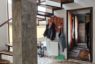 Casă cu 5 camere decomandat cu Teren 250 Mp în Lazaret