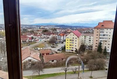 Apartament cu 4 camere decomandat în Central