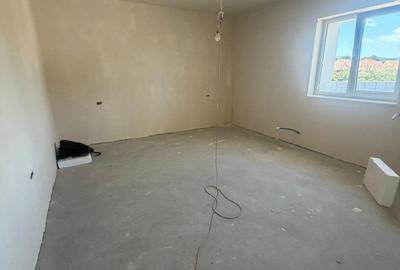 Apartament cu 4 camere în Bărăbanț