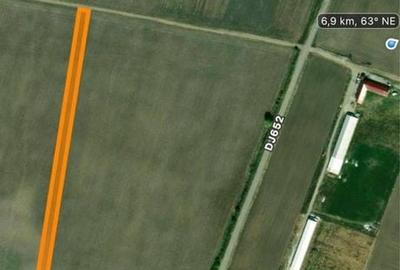 Teren de 3300 mp, în Preajba
