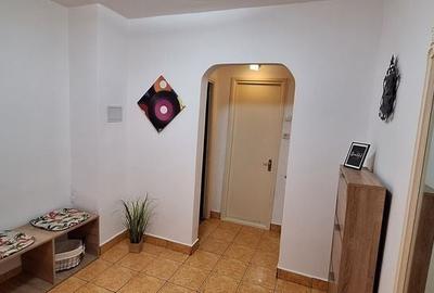 Apartament cu 2 camere decomandat în Calarași 4
