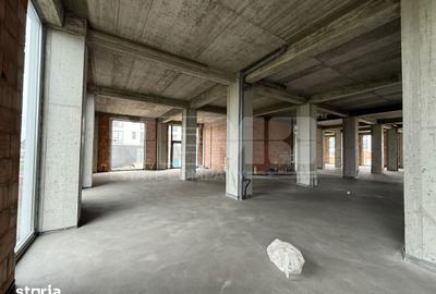 Spațiu comercial, de 550 mp, în Central - 3