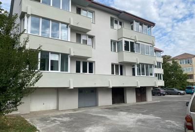 Apartament cu 3 camere decomandat în Ștrand
