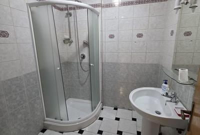 Apartament cu 3 camere decomandat în Titan