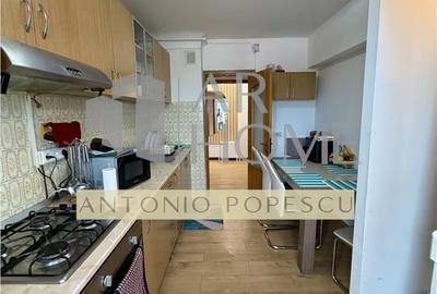 Apartament cu 4 camere decomandat în Republicii