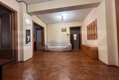 Apartament cu 4 camere decomandat, mobilat în Ultracentral
