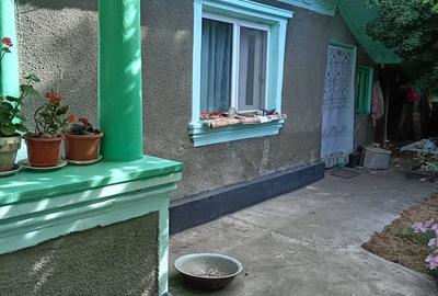 Casă cu 3 camere cu Teren 400 Mp în Central - 1