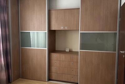 Apartament cu 3 camere semidecomandat în 1 Decembrie 1918