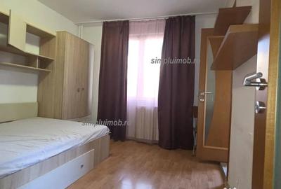 Apartament cu 3 camere semidecomandat în Berceni