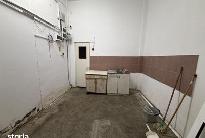 Spațiu comercial, de 60 mp, în Central - 8