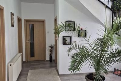Casă cu 4 camere cu Teren 180 Mp în Central
